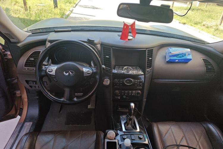 Used Infiniti QX70 2013 3.7L Standard Edition Center Console