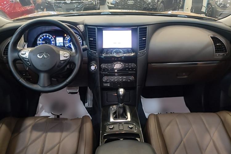 Used Infiniti QX70 2013 3.7L Standard Edition Center Console