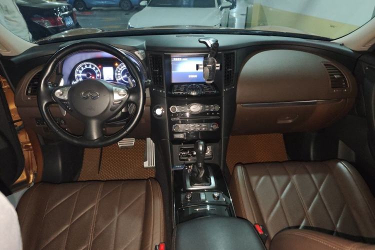 Used Infiniti QX70 2013 3.7L Standard Edition Center Console