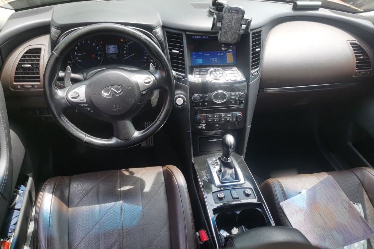Used Infiniti QX70 2013 3.7L Standard Edition Center Console
