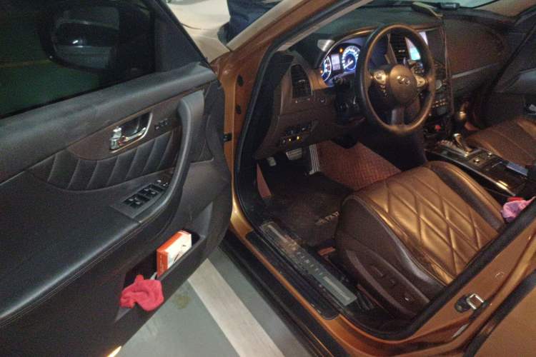 Used Infiniti QX70 2013 3.7L Supreme Edition Driver Seat