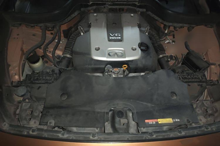 Used Infiniti QX70 2013 3.7L Standard Edition Engine Bay