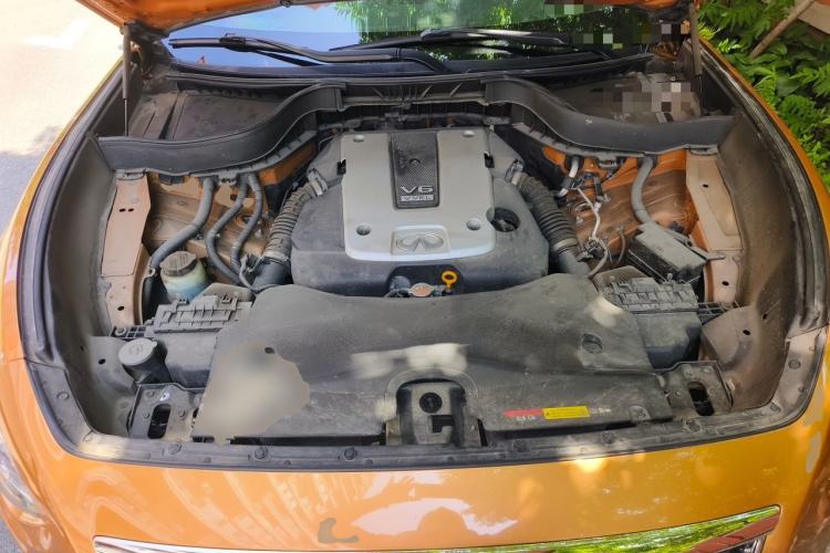 Used Infiniti QX70 2013 3.7L Standard Edition Engine Bay