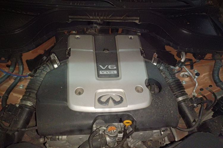 Used Infiniti QX70 2013 3.7L Supreme Edition Engine Bay