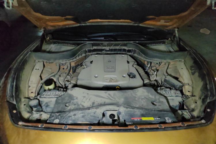 Used Infiniti QX70 2013 3.7L Standard Edition Engine Bay