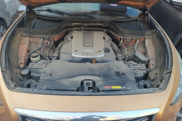 Used Infiniti QX70 2013 3.7L Standard Edition Engine Bay