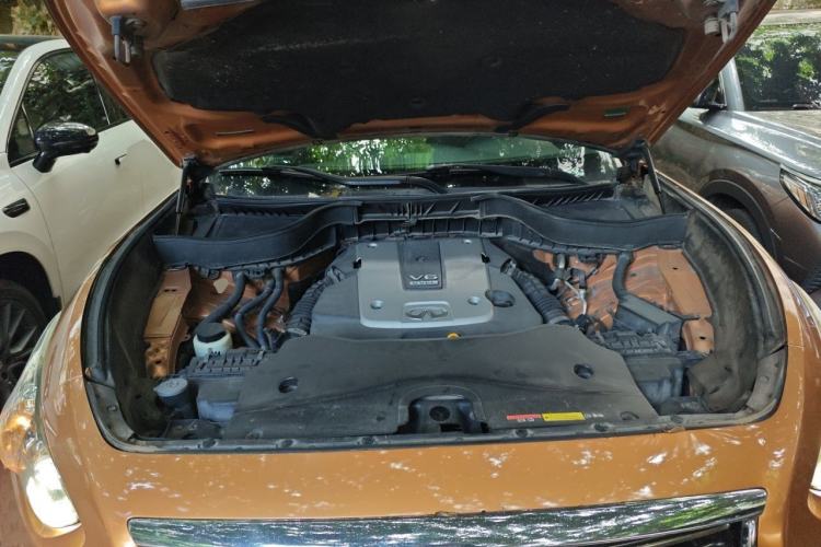 Used Infiniti QX70 2013 3.7L Standard Edition Engine Bay