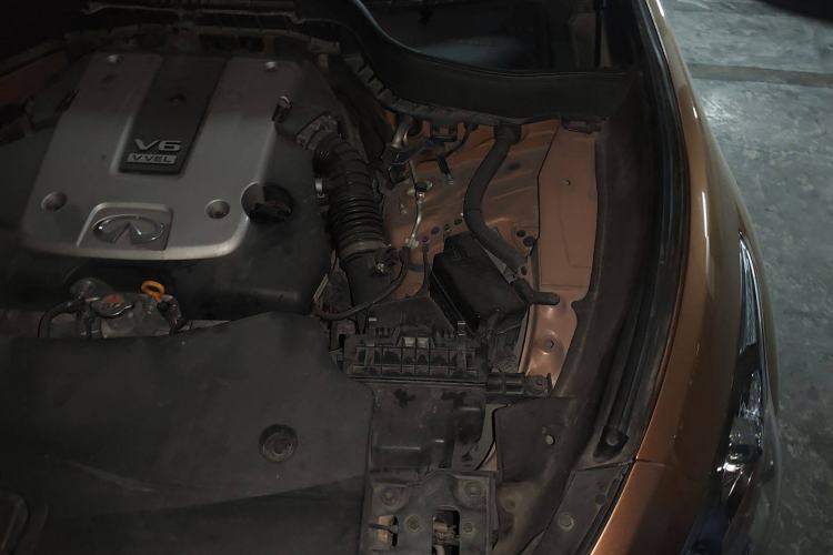 Used Infiniti QX70 2013 3.7L Standard Edition Engine Bay Left