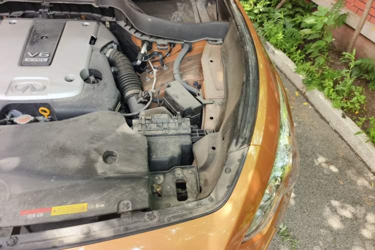 Used Infiniti QX70 2013 3.7L Standard Edition Engine Bay Left