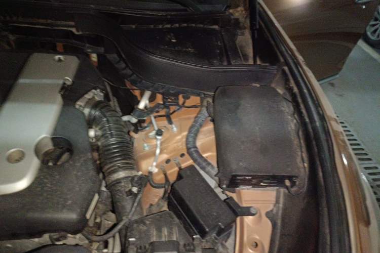 Used Infiniti QX70 2013 3.7L Supreme Edition Engine Bay Left