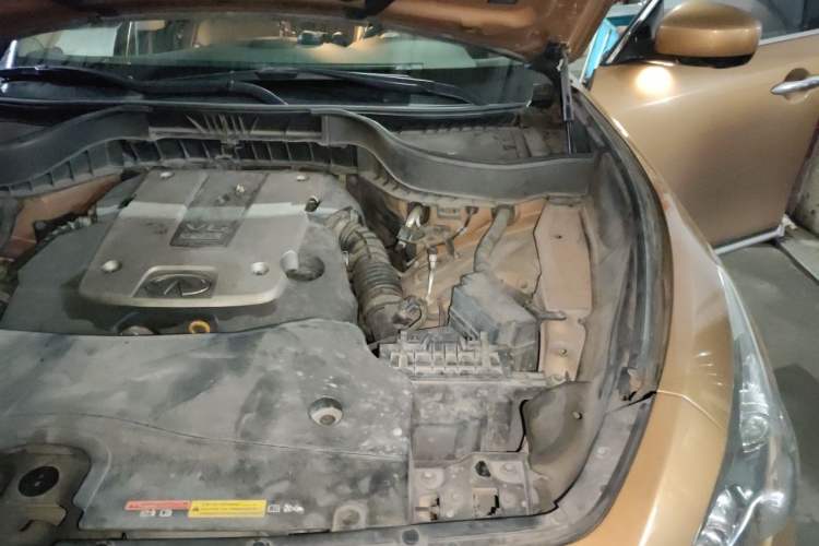 Used Infiniti QX70 2013 3.7L Standard Edition Engine Bay Left