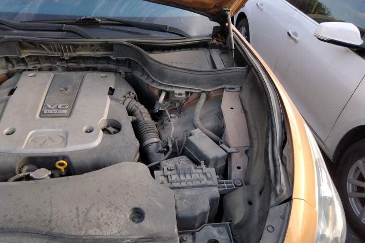 Used Infiniti QX70 2013 3.7L Supreme Edition Engine Bay Left