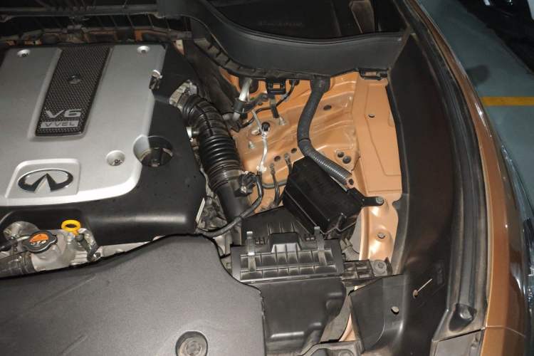 Used Infiniti QX70 2013 3.7L Standard Edition Engine Bay Left