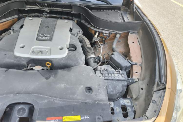 Used Infiniti QX70 2013 3.7L Standard Edition Engine Bay Left