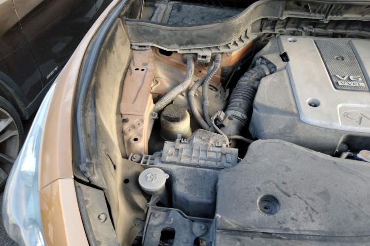 Used Infiniti QX70 2013 3.7L Supreme Edition Engine Bay Right