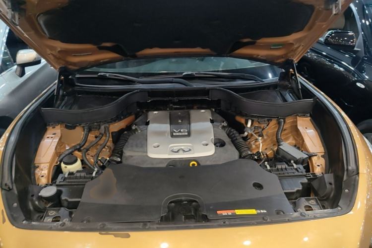 Used Infiniti QX70 2013 3.7L Standard Edition Engine Bay