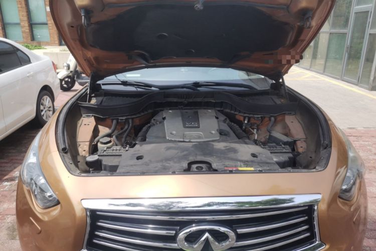 Used Infiniti QX70 2013 3.7L Standard Edition Engine Bay
