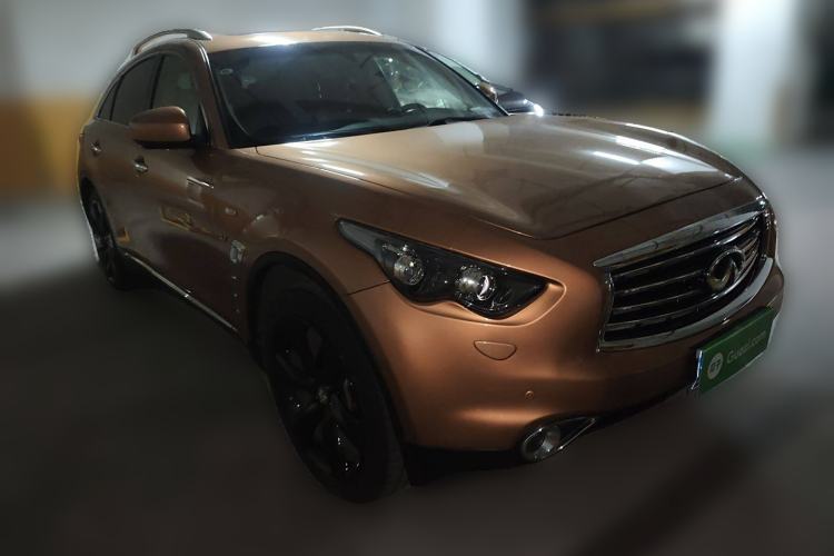 Used Infiniti QX70 2013 3.7L Standard Edition Front Right 45 Deg