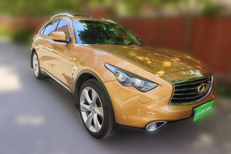 Used Infiniti QX70 2013 3.7L Standard Edition Front Right 45 Deg