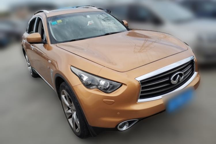 Used Infiniti QX70 2013 3.7L Supreme Edition Front Right 45 Deg