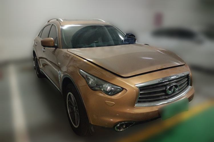 Used Infiniti QX70 2013 3.7L Supreme Edition Front Right 45 Deg