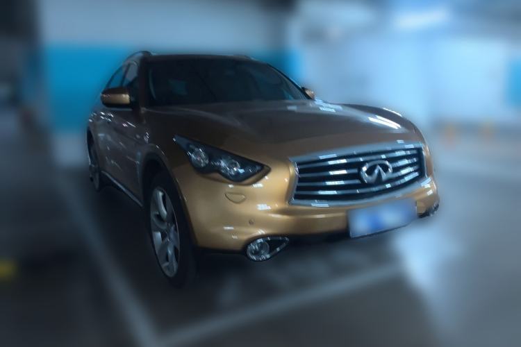 Used Infiniti QX70 2013 3.7L Standard Edition Front Right 45 Deg
