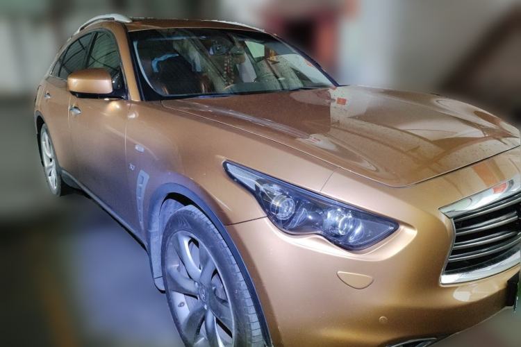 Used Infiniti QX70 2013 3.7L Standard Edition Front Right 45 Deg