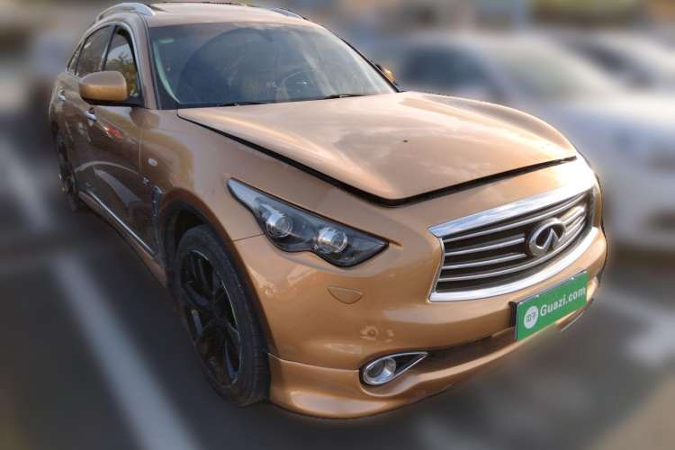 Used Infiniti QX70 2013 3.7L Supreme Edition Front Right 45 Deg