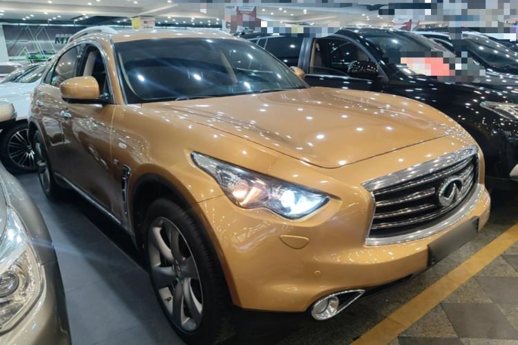 Used Infiniti QX70 2013 3.7L Standard Edition Front Right 45 Deg