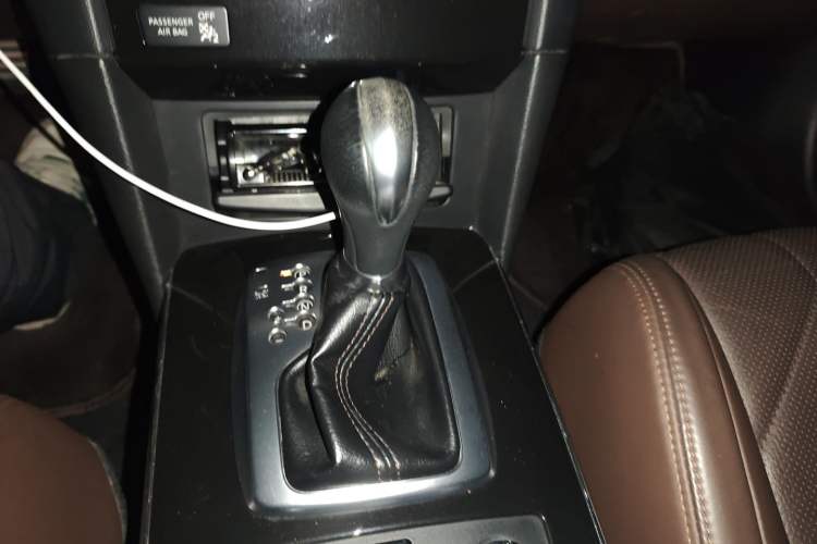 Used Infiniti QX70 2013 3.7L Standard Edition Gear Lever