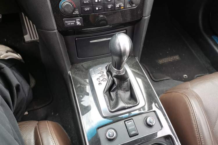 Used Infiniti QX70 2013 3.7L Supreme Edition Gear Lever