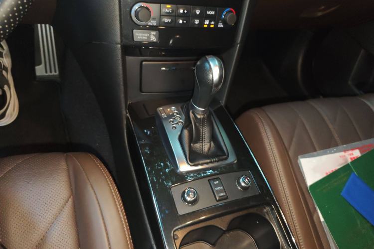 Used Infiniti QX70 2013 3.7L Supreme Edition Gear Lever
