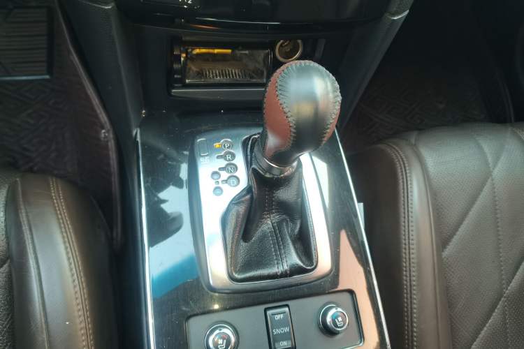 Used Infiniti QX70 2013 3.7L Standard Edition Gear Lever