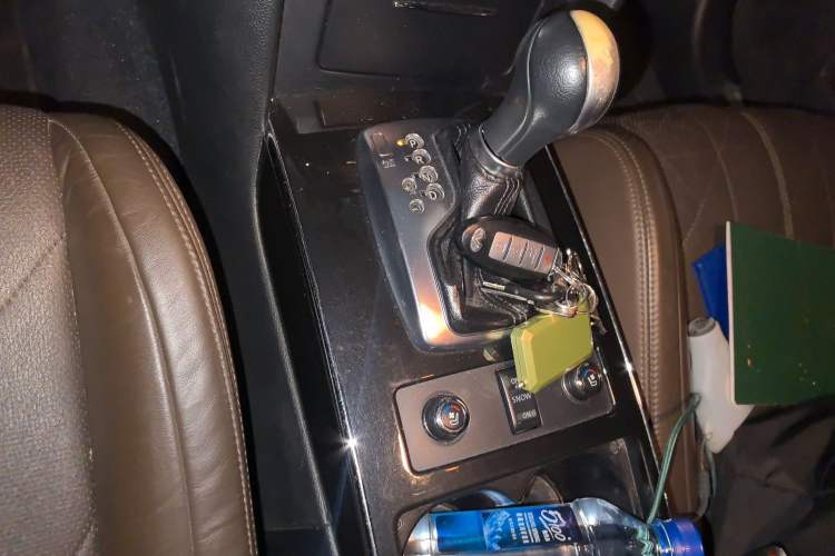 Used Infiniti QX70 2013 3.7L Standard Edition Gear Lever
