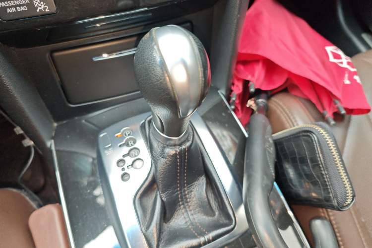 Used Infiniti QX70 2013 3.7L Standard Edition Gear Lever