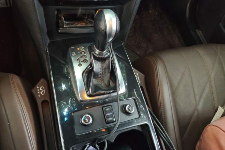 Used Infiniti QX70 2013 3.7L Standard Edition Gear Lever