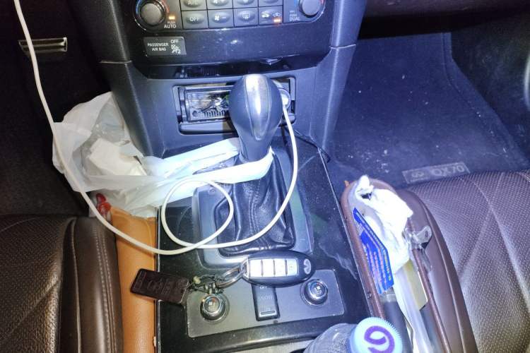 Used Infiniti QX70 2013 3.7L Standard Edition Gear Lever
