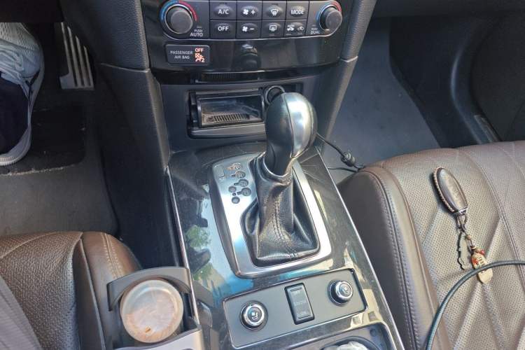 Used Infiniti QX70 2013 3.7L Standard Edition Gear Lever