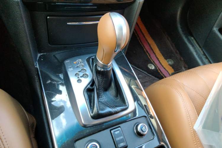 Used Infiniti QX70 2013 3.7L Supreme Edition Gear Lever
