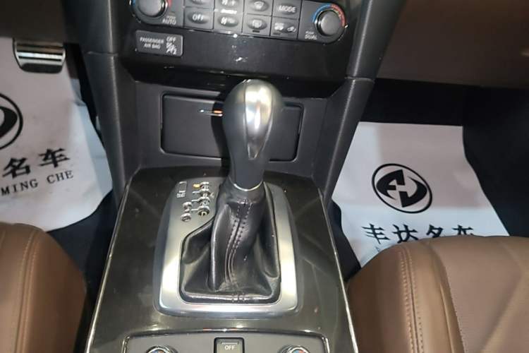 Used Infiniti QX70 2013 3.7L Standard Edition Gear Lever