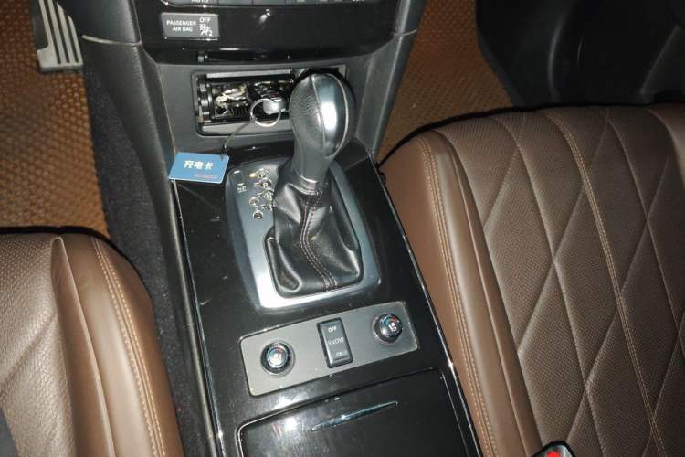 Used Infiniti QX70 2013 3.7L Standard Edition Gear Lever