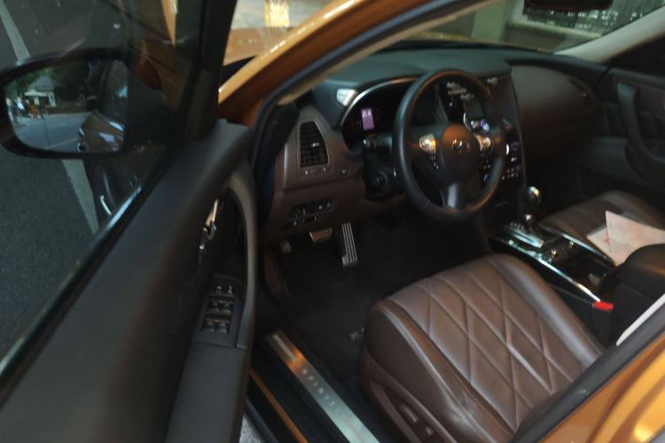 Used Infiniti QX70 2013 3.7L Supreme Edition Interior 3