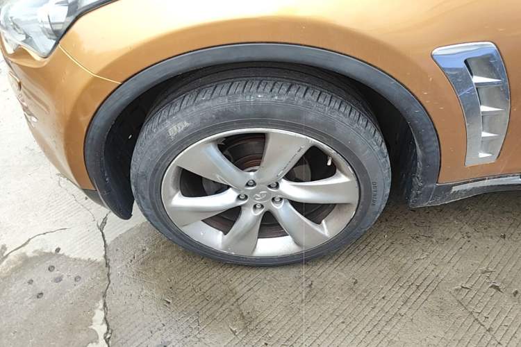 Used Infiniti QX70 2013 3.7L Supreme Edition Left Front Wheel Hub
