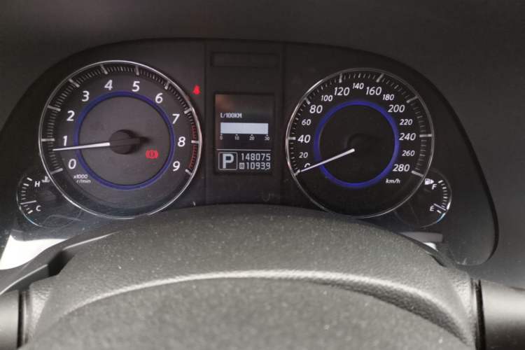 Used Infiniti QX70 2013 3.7L Supreme Edition Odometer Close Up