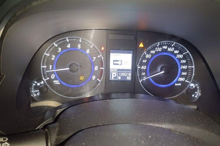 Used Infiniti QX70 2013 3.7L Supreme Edition Odometer Close Up
