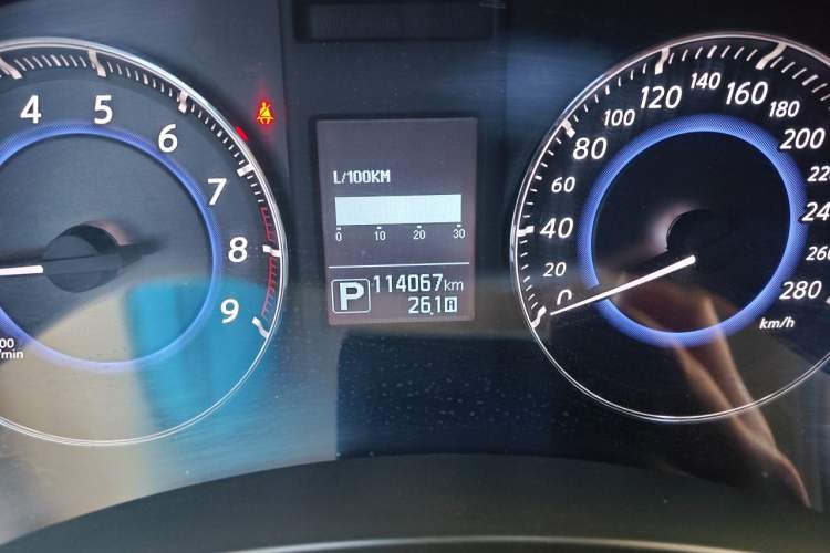 Used Infiniti QX70 2013 3.7L Standard Edition Odometer Close Up