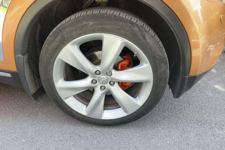 Used Infiniti QX70 2013 3.7L Standard Edition Right Front Wheel Hub