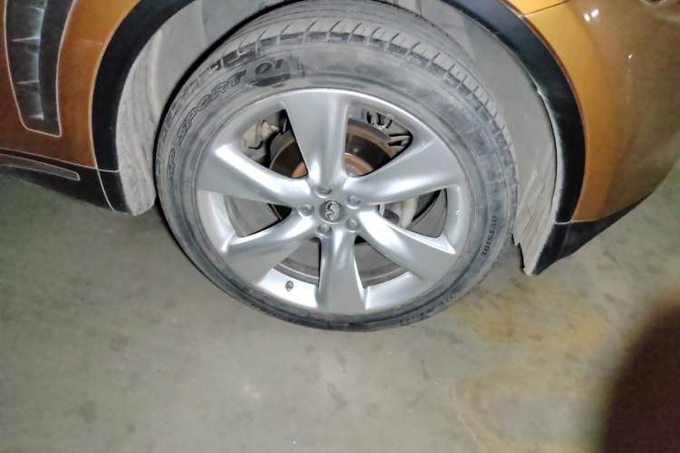 Used Infiniti QX70 2013 3.7L Standard Edition Right Front Wheel Hub