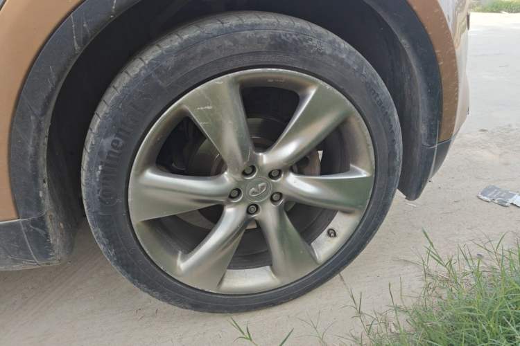 Used Infiniti QX70 2013 3.7L Standard Edition Right Front Wheel Hub