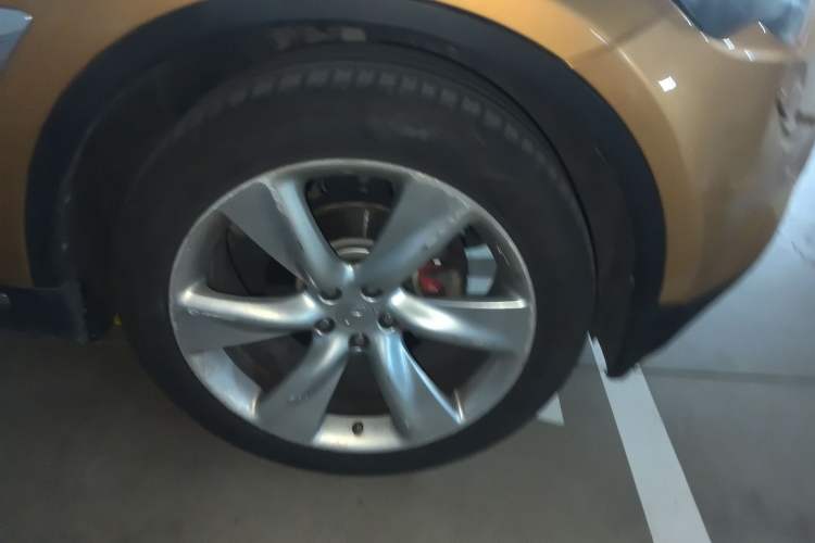Used Infiniti QX70 2013 3.7L Standard Edition Right Front Wheel Hub